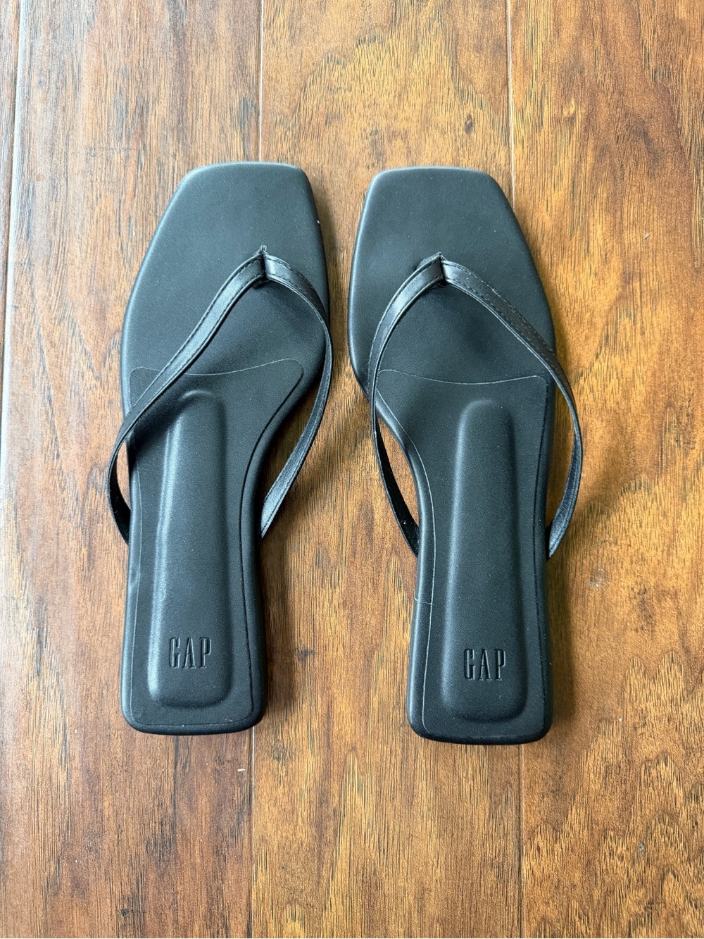 GAP Black Square-Toe Women's Thong Sandals